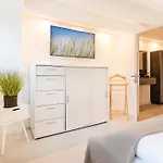 Prora - Ferienwohnung Mit Meerblick Und Strandkorb Am Strand - Fruehlicht 빈츠